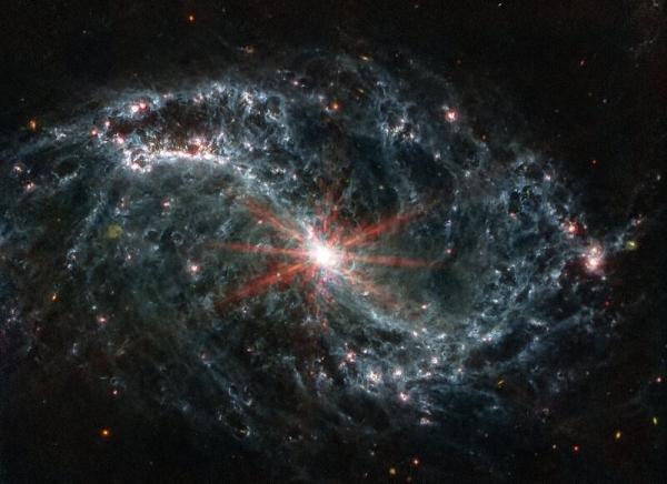هنرنمایی نو تلسکوپ جیمز وب ، شبکه های پیچیده گاز و غبار در کهکشان های نزدیک آشکار شد